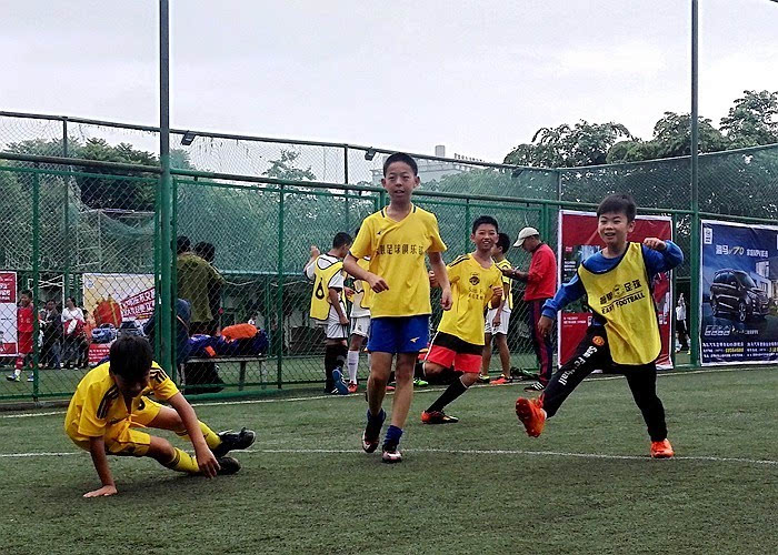是由亚洲足联举办的国际性成年男子足球队比赛